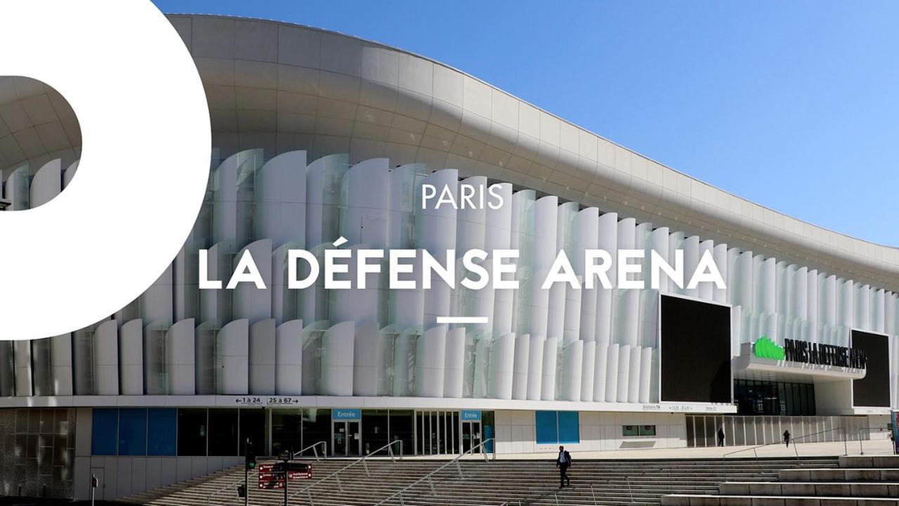 Paris La Defense Metro L1/rer A Courbevoie